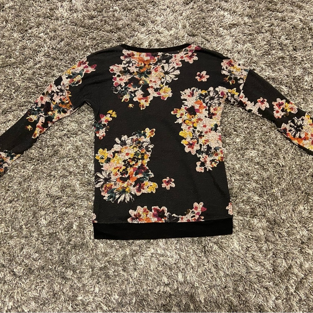 Floral Top - Picture 6 of 6
